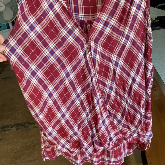 Adorable plaid top! - Picture 3 of 5